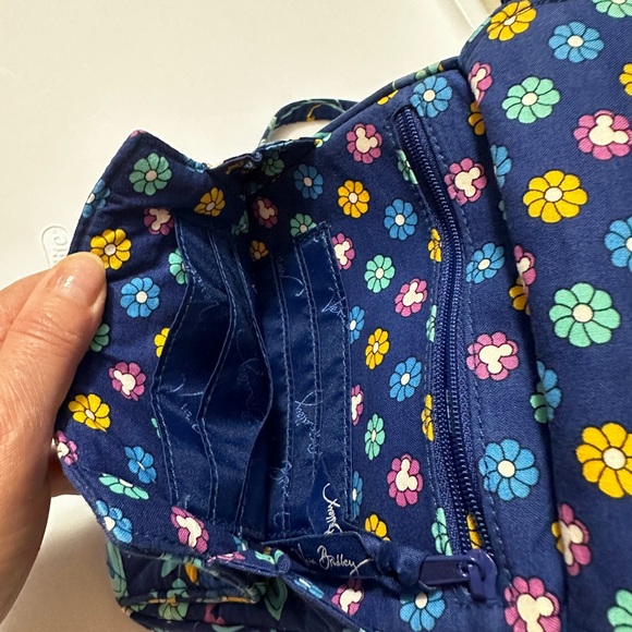 Vera Bradley/Disney Parks Cross Body bag & Attachable Change Purse **CLEAN** - Picture 5 of 9